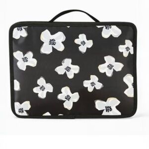 Thirty-One -Family Style Travel case
